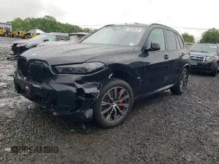 2024 BMW X5 xDrive40i z VIN 5UX23EU03R9V56897, wystawiony jako Copart lot #56709425 z przebiegiem Nie podano mil oraz Szkoda całkowita • Salvage title. Historia ofert i sprzedaży dostępna na DreamBid. Obrazek 1.