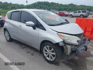 2015 Nissan Note S z VIN 3N1CE2CP4FL361863, wystawiony jako IAAI lot #42157791 z przebiegiem 130 620 mil mil oraz . Historia ofert i sprzedaży dostępna na DreamBid. Obrazek 1.