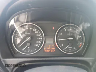 2011 BMW 3 Series 328i xDrive z VIN WBAPK7G51BNN85449, wystawiony jako Copart lot #57026045 z przebiegiem 171 907 mil mil oraz Szkoda całkowita • Salvage title. Historia ofert i sprzedaży dostępna na DreamBid. Obrazek 9.
