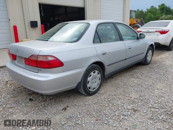 1999 Honda Accord LX z VIN 1HGCG5649XA025825, wystawiony jako IAAI lot #42162173 z przebiegiem 199 809 mil mil oraz . Historia ofert i sprzedaży dostępna na DreamBid. Obrazek 4.
