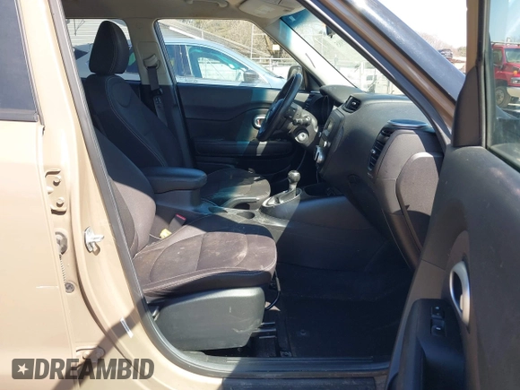 2015 Kia Soul with VIN KNDJN2A29F7167460, listed as a IAAI auction lot 41900985 with 91,948 mi miles. Bid and sale history available at carsss.com. Image 5.