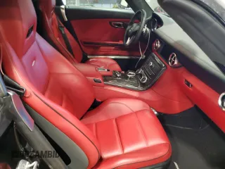 2012 Mercedes-Benz SLS AMG z VIN WDDRK7HA7CA006888, wystawiony jako Copart lot #43201915 z przebiegiem 25 610 mil mil oraz Nie do naprawy. Historia ofert i sprzedaży dostępna na DreamBid. Obrazek 10.