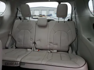 2020 Chrysler Pacifica Limited z VIN 2C4RC1GG6LR130835, wystawiony jako Copart lot #86351384 z przebiegiem 118 001 mil mil oraz Szkody całkowita. Historia ofert i sprzedaży dostępna na DreamBid. Obrazek 10.