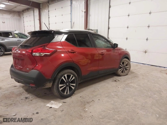 2018 Nissan Kicks SR with VIN 3N1CP5CU7JL528422, listed as a IAAI auction lot 41880440 with 107,182 mi miles. Bid and sale history available at carsss.com. Image 4.