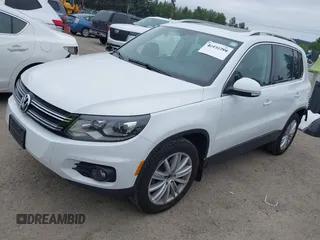 2016 Volkswagen Tiguan SE z VIN WVGBV7AX4GW508103, wystawiony jako IAAI lot #42473754 z przebiegiem 104 978 mil mil oraz . Historia ofert i sprzedaży dostępna na DreamBid. Obrazek 2.