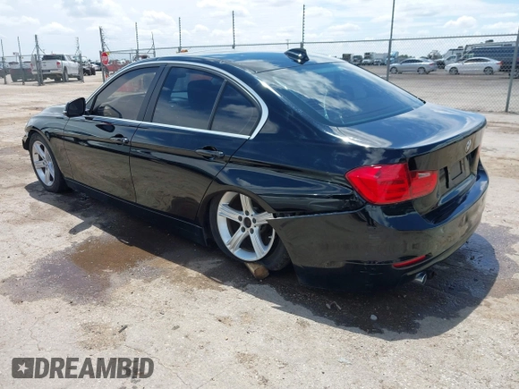 2015 BMW 3 Series 328i z VIN WBA3C1C58FK117742, wystawiony jako IAAI lot #42225843 z przebiegiem 92 583 mil mil oraz . Historia ofert i sprzedaży dostępna na DreamBid. Obrazek 3.