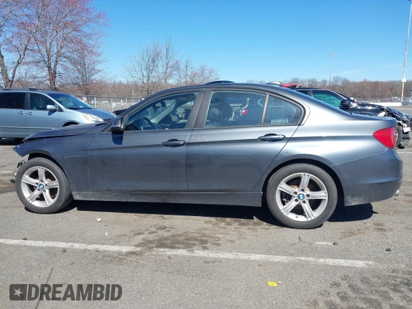 2015 BMW 3 Series 320i xDrive с VIN WBA3C3G55FNS73810, выставлен на аукционе IAAI как лот 41822468 с пробегом 76 779 миль миль и . История ставок и продаж доступна на DreamBid. Изображение 14.