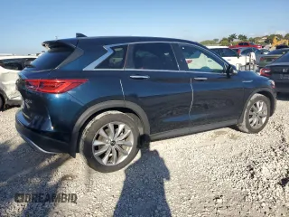 2021 Infiniti QX50 Pure z VIN 3PCAJ5AA1MF101089, wystawiony jako Copart lot #45558055 z przebiegiem 7 305 mil mil oraz Czysty tytuł • Clean title. Historia ofert i sprzedaży dostępna na DreamBid. Obrazek 3.