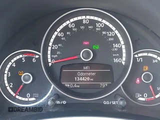 2015 Volkswagen Beetle с VIN 3VW5A7AT8FM817899, выставлен на аукционе IAAI как лот 41908409 с пробегом 134 420 миль миль и . История ставок и продаж доступна на DreamBid. Изображение 16.