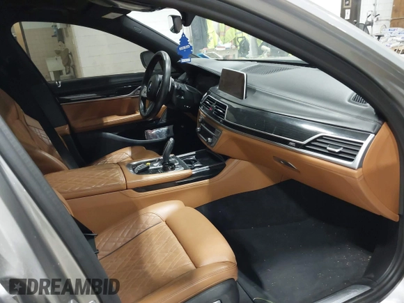 2020 BMW 7 Series 750i xDrive with VIN WBA7U2C06LBX84829, listed as a IAAI auction lot 41748781 with 70,450 mi miles. Bid and sale history available at carsss.com. Image 5.
