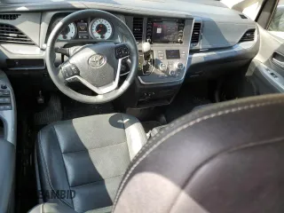 2020 Toyota Sienna SE with VIN 5TDXZ3DC9LS072925, listed as a Copart auction lot 56758795 with 55,593 mi miles and Salvage title. Bid and sale history available at DreamBid. Image 8.