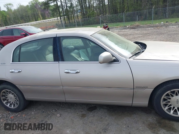 2001 Lincoln Town Car Signature with VIN 1LNHM82W21Y684197, listed as a IAAI auction lot 41944429 with 159,297 mi miles and . Bid and sale history available at DreamBid. Image 13.