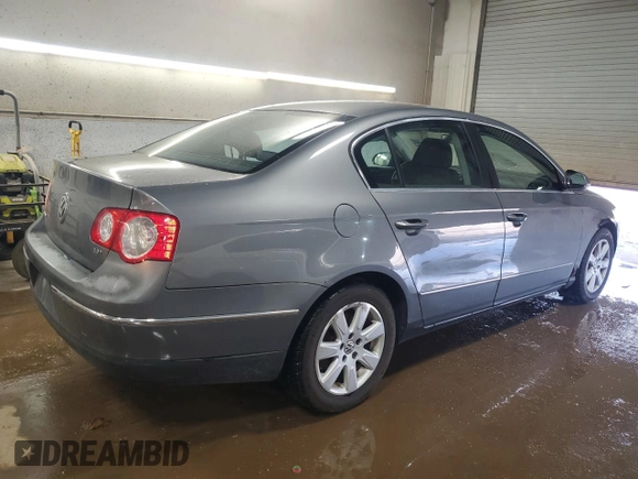 2008 Volkswagen Passat Turbo z VIN WVWJK73C08P045746, wystawiony jako Copart lot #52714265 z przebiegiem 202 420 mil mil oraz Szkoda całkowita • Salvage title. Historia ofert i sprzedaży dostępna na DreamBid. Obrazek 3.