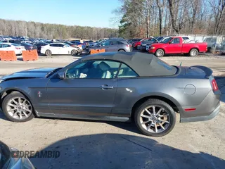 2010 Ford Mustang V6 с VIN 1ZVBP8ENXA5159388, выставлен на аукционе IAAI как лот 41433762 с пробегом 59 546 миль миль и . История ставок и продаж доступна на DreamBid. Изображение 13.