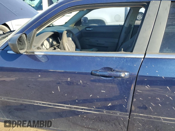 2005 Chrysler 300 300 z VIN 2C3JA43R15H636551, wystawiony jako Copart lot #42165655 z przebiegiem Nie podano mil oraz Nie do naprawy • Non repairable. Historia ofert i sprzedaży dostępna na DreamBid. Obrazek 7.