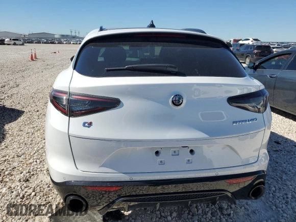 2024 Alfa Romeo Stelvio Ti z VIN ZASPAKBN3R7D71620, wystawiony jako Copart lot #80831844 z przebiegiem 6 354 mil mil oraz Szkoda całkowita • Salvage title. Historia ofert i sprzedaży dostępna na DreamBid. Obrazek 6.