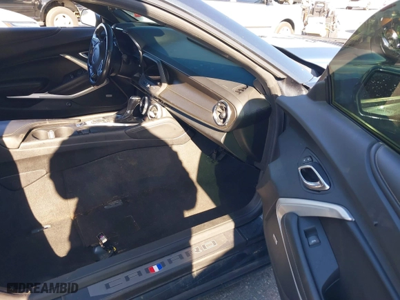 2019 Chevrolet Camaro 2SS with VIN 1G1FH1R74K0127242, listed as a IAAI auction lot 38446883 with 1 mi miles. Bid and sale history available at carsss.com. Image 5.