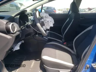 2021 Nissan Versa SV z VIN 3N1CN8EV6ML865567, wystawiony jako Copart lot #56343195 z przebiegiem Nie podano mil oraz Szkody całkowita. Historia ofert i sprzedaży dostępna na DreamBid. Obrazek 7.