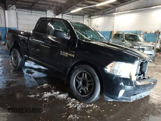2014 Ram 1500 Express z VIN 1C6RR7FT5ES225248, wystawiony jako IAAI lot #41367815 z przebiegiem 157 529 mil mil oraz . Historia ofert i sprzedaży dostępna na DreamBid. Obrazek 1.