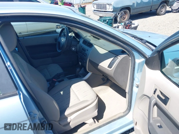 2008 Ford Focus SE z VIN 1FAHP35N58W226540, wystawiony jako IAAI lot #42383245 z przebiegiem 183 312 mil mil oraz . Historia ofert i sprzedaży dostępna na DreamBid. Obrazek 5.