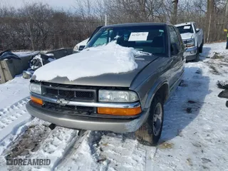 2003 Chevrolet S-10 LS with VIN 1GCCS19X238197160, listed as a IAAI auction lot 41589211 with 113,308 mi miles. Bid and sale history available at carsss.com. Image 2.
