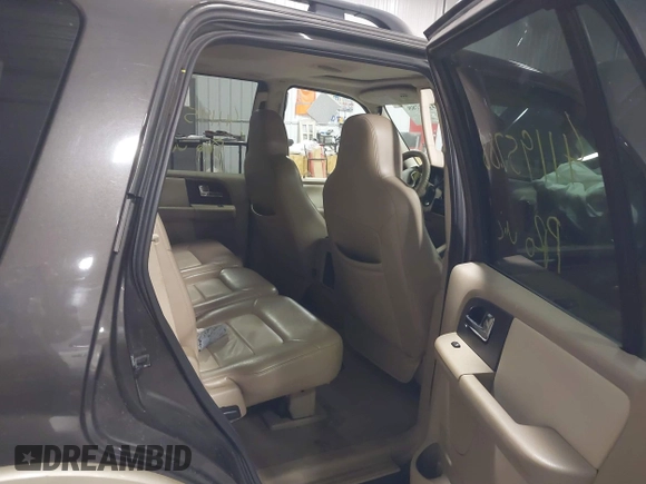 2005 Ford Expedition Eddie Bauer with VIN 1FMFU18575LA91113, listed as a IAAI auction lot 41195788 with 185,032 mi miles. Bid and sale history available at carsss.com. Image 8.