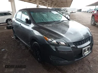 2009 Toyota Matrix z VIN 2T1KU40E29C039725, wystawiony jako IAAI lot #41682877 z przebiegiem 136 717 mil mil oraz . Historia ofert i sprzedaży dostępna na DreamBid. Obrazek 1.