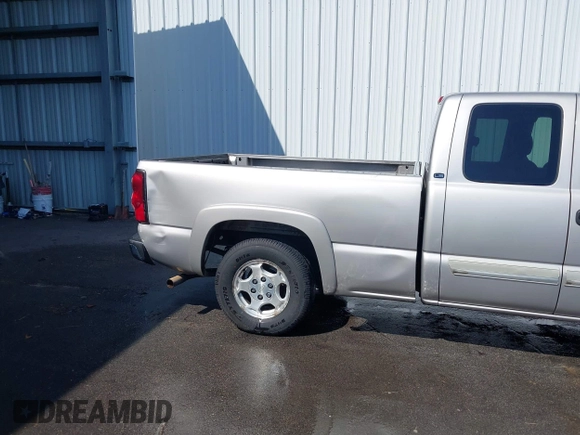 2004 Chevrolet Silverado 1500 LS with VIN 2GCEC19V041298867, listed as a IAAI auction lot 42069312 with 322,484 mi miles. Bid and sale history available at carsss.com. Image 6.