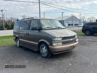 2000 Chevrolet Astro z VIN 1GNDM19W2YB102264, wystawiony jako Copart lot #54593295 z przebiegiem 244 323 mil mil oraz Tytuł czysty. Historia ofert i sprzedaży dostępna na DreamBid. Obrazek 1.