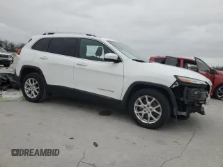 2017 Jeep Cherokee Latitude with VIN 1C4PJLCB1HW593127, listed as a Copart auction lot 48060555 with 103,834 mi miles and Clean Title. Bid and sale history available at carsss.com. Image 4.