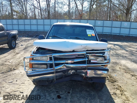 1996 Chevrolet Suburban with VIN 3GNFK16RXTG135350, listed as a IAAI auction lot 41482918 with 157,971 mi miles. Bid and sale history available at carsss.com. Image 12.