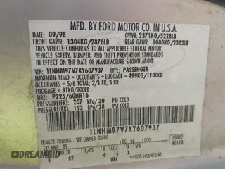 1999 Lincoln Continental с VIN 1LNHM97V7XY607937, выставлен на аукционе IAAI как лот 42473686 с пробегом 171 044 миль миль и . История ставок и продаж доступна на DreamBid. Изображение 9.