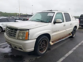 2006 Cadillac Escalade EXT z VIN 3GYEK62N76G203171, wystawiony jako IAAI lot #42322569 z przebiegiem 281 195 mil mil oraz . Historia ofert i sprzedaży dostępna na DreamBid. Obrazek 2.
