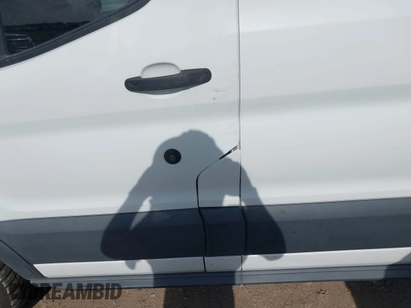 2018 Ford Transit z VIN 1FTYE1ZMXJKA11190, wystawiony jako IAAI lot #42683840 z przebiegiem 175 427 mil mil oraz . Historia ofert i sprzedaży dostępna na DreamBid. Obrazek 12.