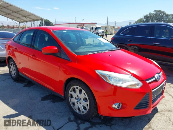 2012 Ford Focus SE z VIN 1FAHP3F21CL177044, wystawiony jako IAAI lot #42702897 z przebiegiem 189 898 mil mil oraz . Historia ofert i sprzedaży dostępna na DreamBid. Obrazek 1.
