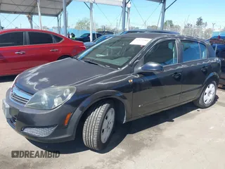 2008 Saturn Astra XE z VIN W08AR671885079680, wystawiony jako IAAI lot #41825980 z przebiegiem 30 036 mil mil oraz . Historia ofert i sprzedaży dostępna na DreamBid. Obrazek 2.