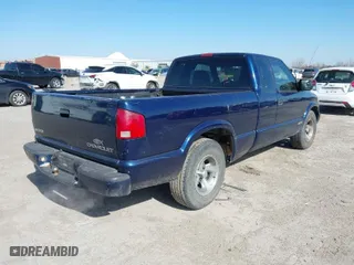 2001 Chevrolet S-10 LS with VIN 1GCCS19WX18121318, listed as a IAAI auction lot 41389954 with 248,757 mi miles. Bid and sale history available at carsss.com. Image 4.