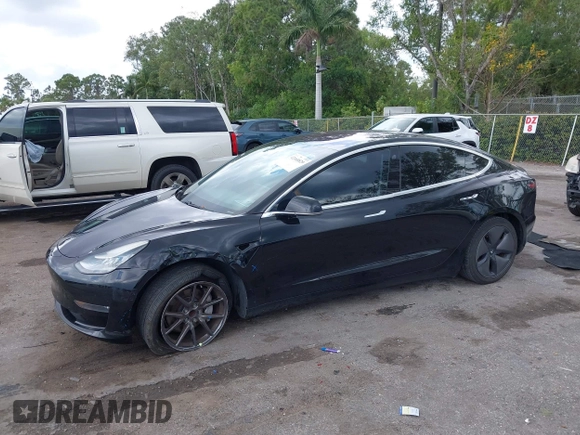 2018 Tesla Model 3 Long Range Battery z VIN 5YJ3E1EA2JF156808, wystawiony jako IAAI lot #42160829 z przebiegiem 106 258 mil mil oraz . Historia ofert i sprzedaży dostępna na DreamBid. Obrazek 17.