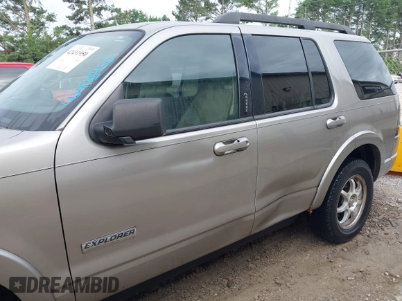2008 Ford Explorer XLT z VIN 1FMEU73E88UA03948, wystawiony jako IAAI lot #42431950 z przebiegiem 210 050 mil mil oraz . Historia ofert i sprzedaży dostępna na DreamBid. Obrazek 6.