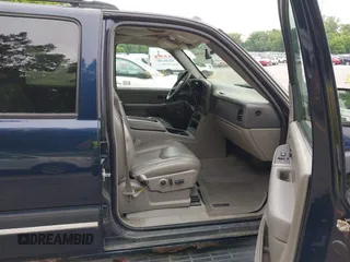 2005 Chevrolet Suburban LT z VIN 3GNFK16Z35G230772, wystawiony jako IAAI lot #42542995 z przebiegiem 178 951 mil mil oraz . Historia ofert i sprzedaży dostępna na DreamBid. Obrazek 5.