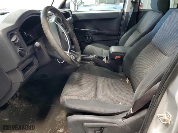 2010 Jeep Commander Sport with VIN 1J4RG4GK2AC127697, listed as a Copart auction lot 87582415 with 204,676 mi miles and Salvage Title. Bid and sale history available at carsss.com. Image 7.