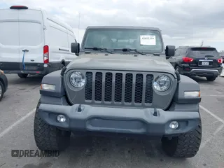 2020 Jeep Gladiator Sport S z VIN 1C6HJTAG4LL153441, wystawiony jako IAAI lot #42052329 z przebiegiem 34 660 mil mil oraz . Historia ofert i sprzedaży dostępna na DreamBid. Obrazek 12.