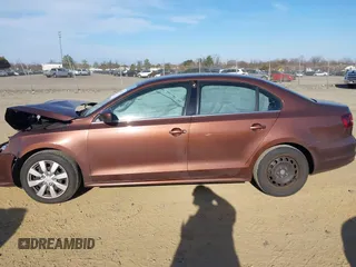 2017 Volkswagen Jetta S z VIN 3VW2B7AJ6HM324093, wystawiony jako IAAI lot #41681726 z przebiegiem 84 248 mil mil oraz . Historia ofert i sprzedaży dostępna na DreamBid. Obrazek 14.