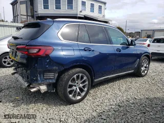 2021 BMW X5 xDrive40i with VIN 5UXCR6C01M9F35701, listed as a Copart auction lot 48347725 with 42,280 mi miles and Salvage Title. Bid and sale history available at carsss.com. Image 3.