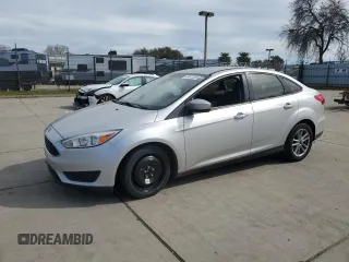 2018 Ford Focus SE with VIN 1FADP3FE3JL261145, listed as a Copart auction lot 47411315 with 98,581 mi miles and Salvage Title. Bid and sale history available at carsss.com. Image 1.