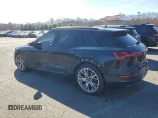 2021 Audi e-tron Prestige z VIN WA1VAAGE3MB020015, wystawiony jako Copart lot #48667165 z przebiegiem 55 428 mil mil oraz Szkody całkowita. Historia ofert i sprzedaży dostępna na DreamBid. Obrazek 2.