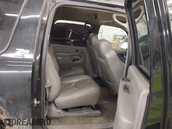2004 Chevrolet Suburban Z71 with VIN 3GNFK16Z94G288951, listed as a IAAI auction lot 41697814 with 176,257 mi miles. Bid and sale history available at carsss.com. Image 8.