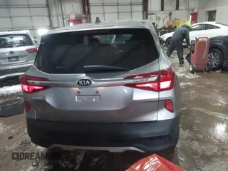 2021 Kia Seltos LX with VIN KNDEPCAA8M7218100, listed as a IAAI auction lot 41600228 with 28,421 mi miles. Bid and sale history available at carsss.com. Image 17.