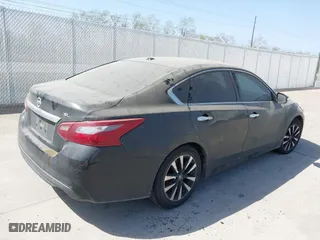 2018 Nissan Altima 2.5 SV with VIN 1N4AL3APXJC172244, listed as a IAAI auction lot 41861358 with 204,181 mi miles. Bid and sale history available at carsss.com. Image 4.