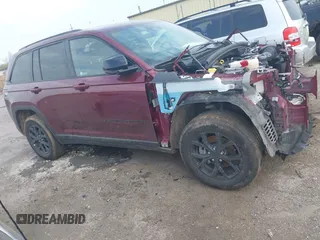2025 Jeep Grand Cherokee Laredo z VIN 1C4RJHAG5S8657198, wystawiony jako IAAI lot #42146067 z przebiegiem 5186 mil mil oraz . Historia ofert i sprzedaży dostępna na DreamBid. Obrazek 13.